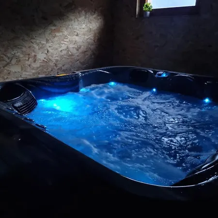 Semesterbostad Les Randogodilleurs Avec Jacuzzi A 2kms Des Pistes Et 350m Du Theatre Du Peuple ! *