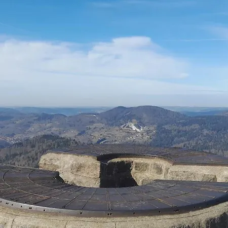 Les Randogodilleurs Avec Jacuzzi A 2kms Des Pistes Et 350m Du Theatre Du Peuple ! *