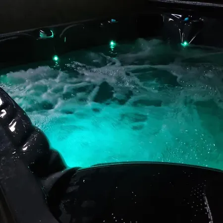 Les Randogodilleurs Avec Jacuzzi A 2kms Des Pistes Et 350m Du Theatre Du Peuple ! Bussang