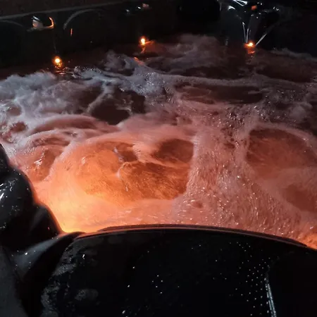 Semesterbostad Les Randogodilleurs Avec Jacuzzi A 2kms Des Pistes Et 350m Du Theatre Du Peuple ! Bussang